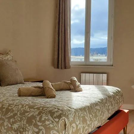 Apartment T2 Spacieux Idealement Situe - 4 Couchages